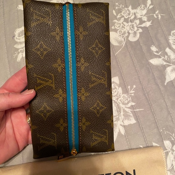 💯 Authentic Refurbished Louis Vuitton Coupon Holder or Tissue Holder - Picture 2 of 10
